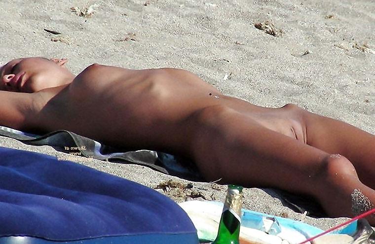 25P Nudist Beach Fun