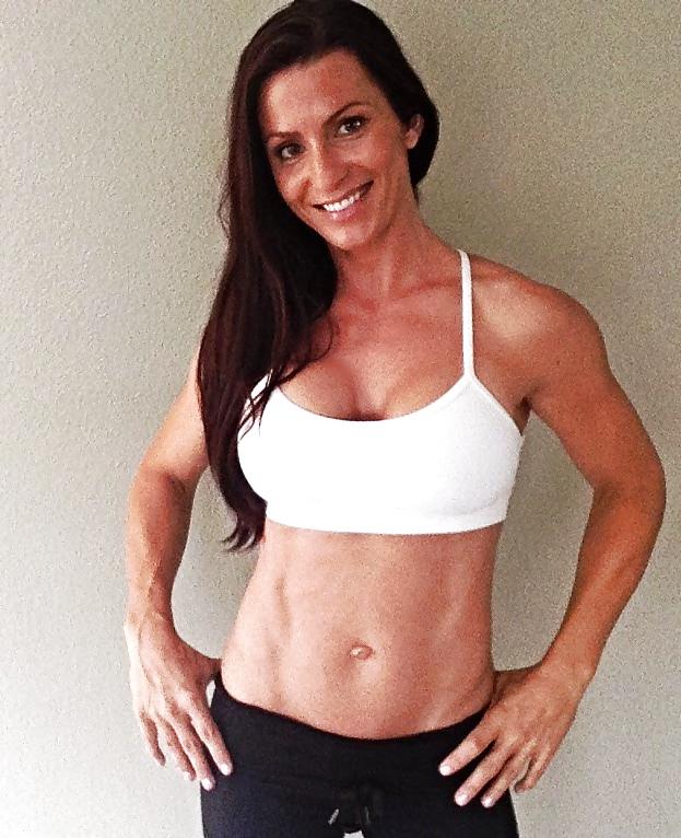 25P Hot fitness girls