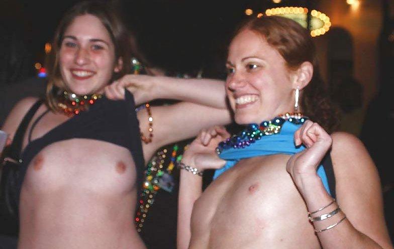 25P Amateurs Flashing Their Tiny Tits 3