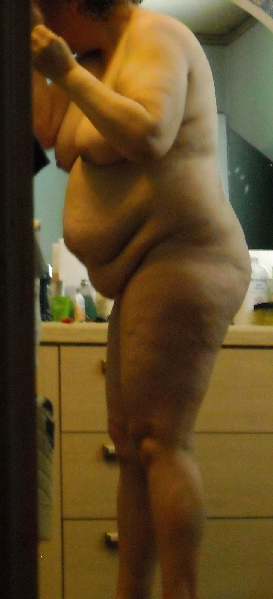 21P Mature and old tits and ass,What do you think of this woman?