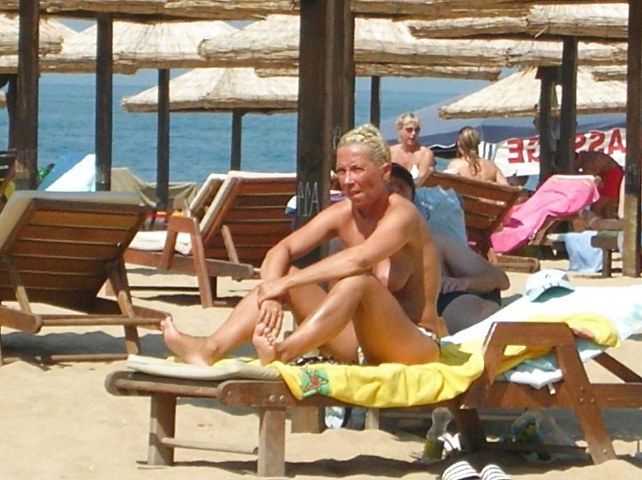 25P On the bulgarian beach