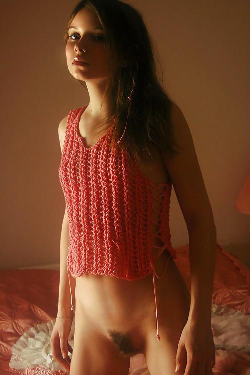 25P Teen pussy on display. Bottomless teens.