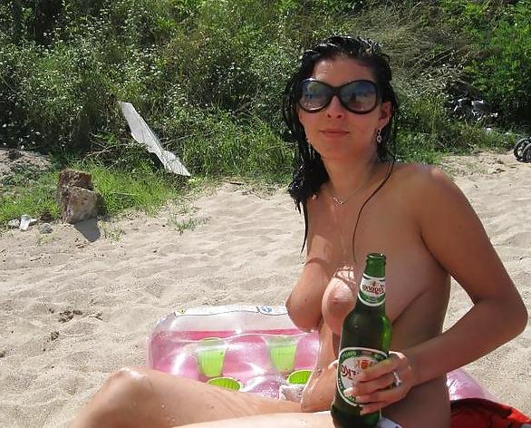 14P Brunette Beach Girl