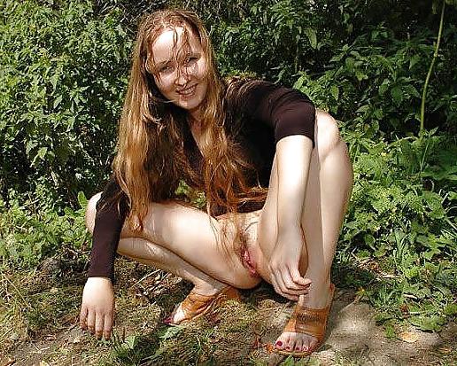 25P Bottomless and Hairy Outdoors