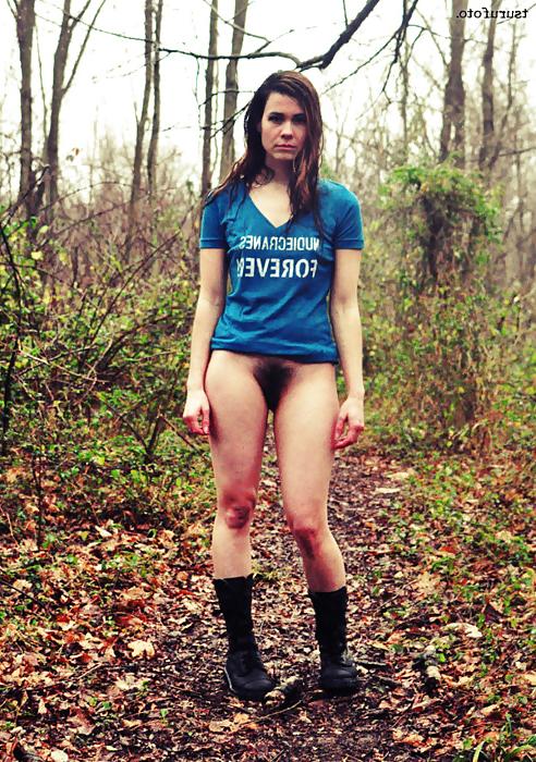 25P Bottomless and Hairy Outdoors