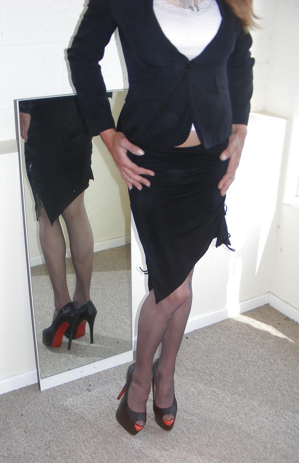 25P Secretary wearing heels