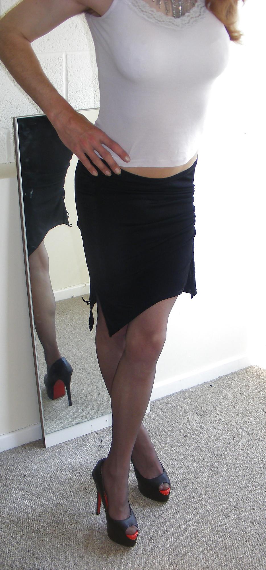 25P Secretary wearing heels