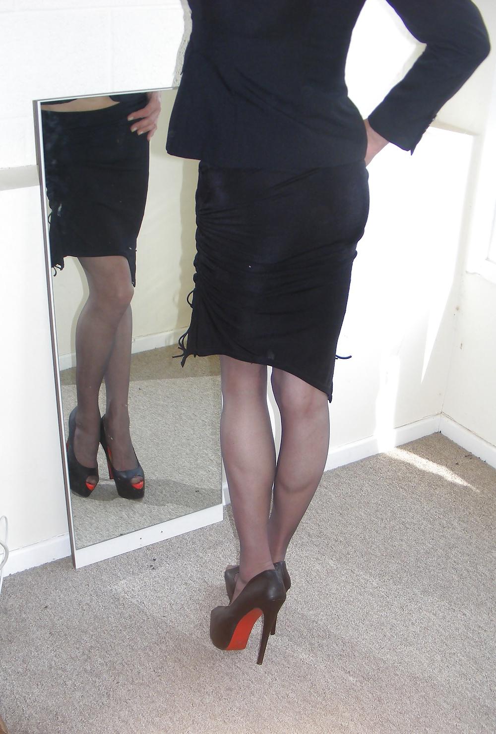 25P Secretary wearing heels