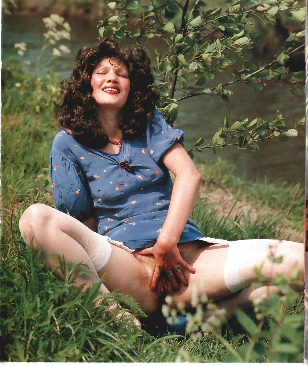 25P Hairy Retro Woman in Stockings Mix