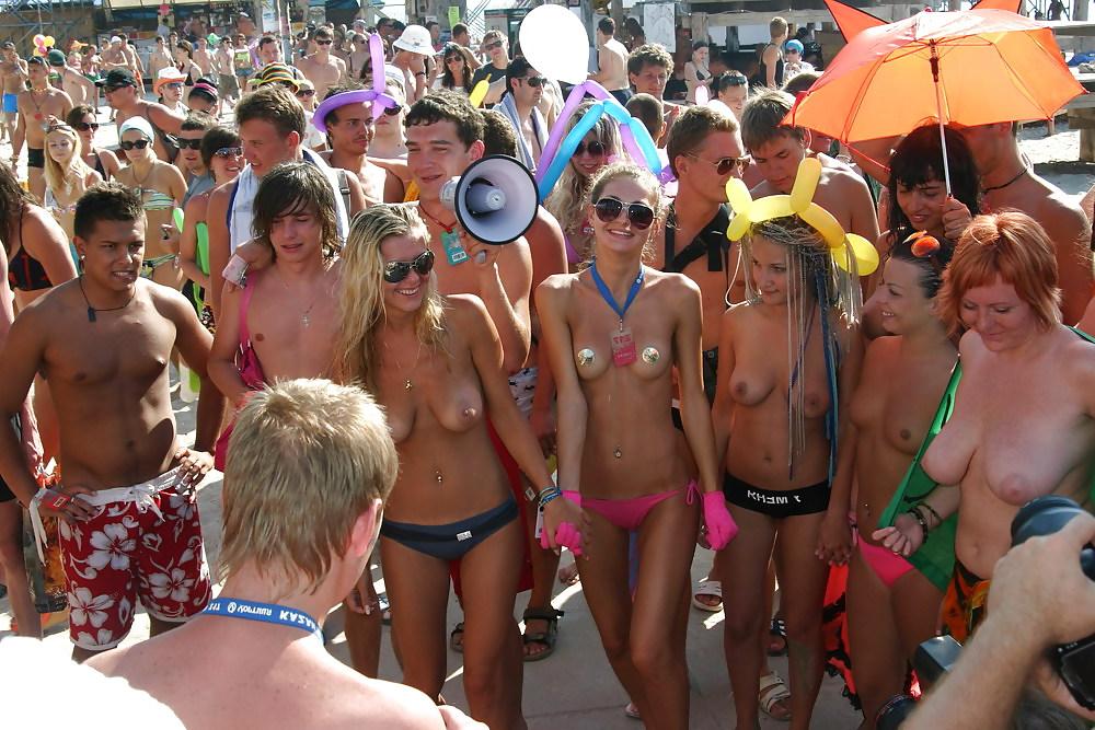 25P Beach Day girls .... By Gonget