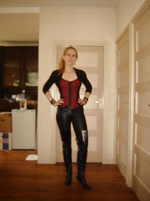 25P Nathalie in nylon and leather horny mature wife
