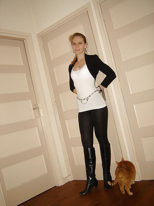 25P Nathalie in nylon and leather horny mature wife