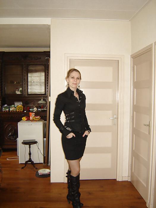 25P Nathalie in nylon and leather horny mature wife
