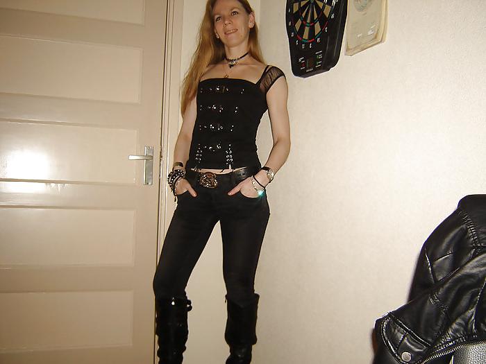 25P Nathalie in nylon and leather horny mature wife