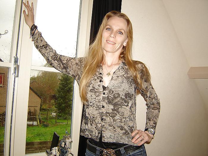 25P Nathalie in nylon and leather horny mature wife