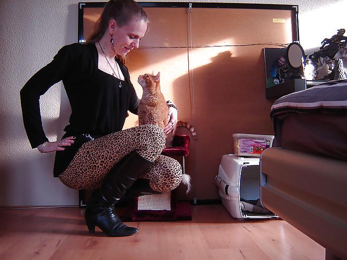 25P Nathalie in nylon and leather horny mature wife