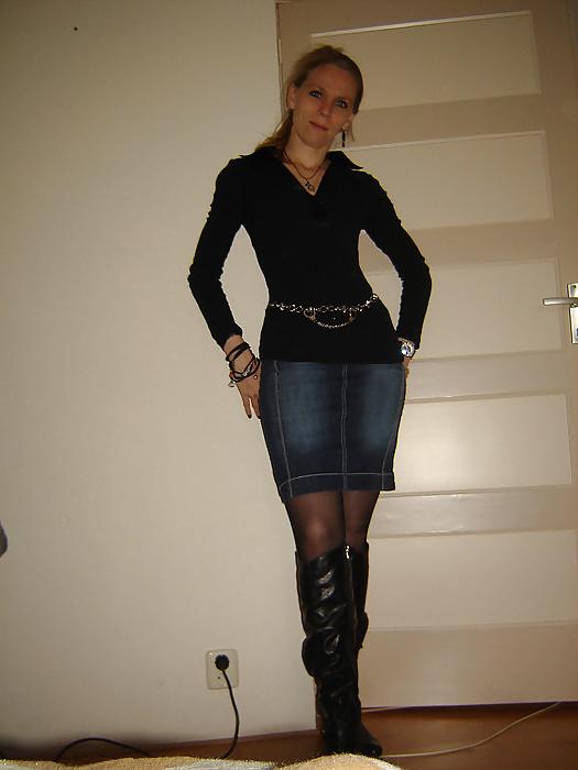 25P Nathalie in nylon and leather horny mature wife