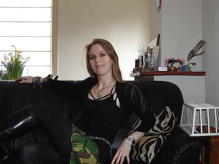 25P Nathalie in nylon and leather horny mature wife
