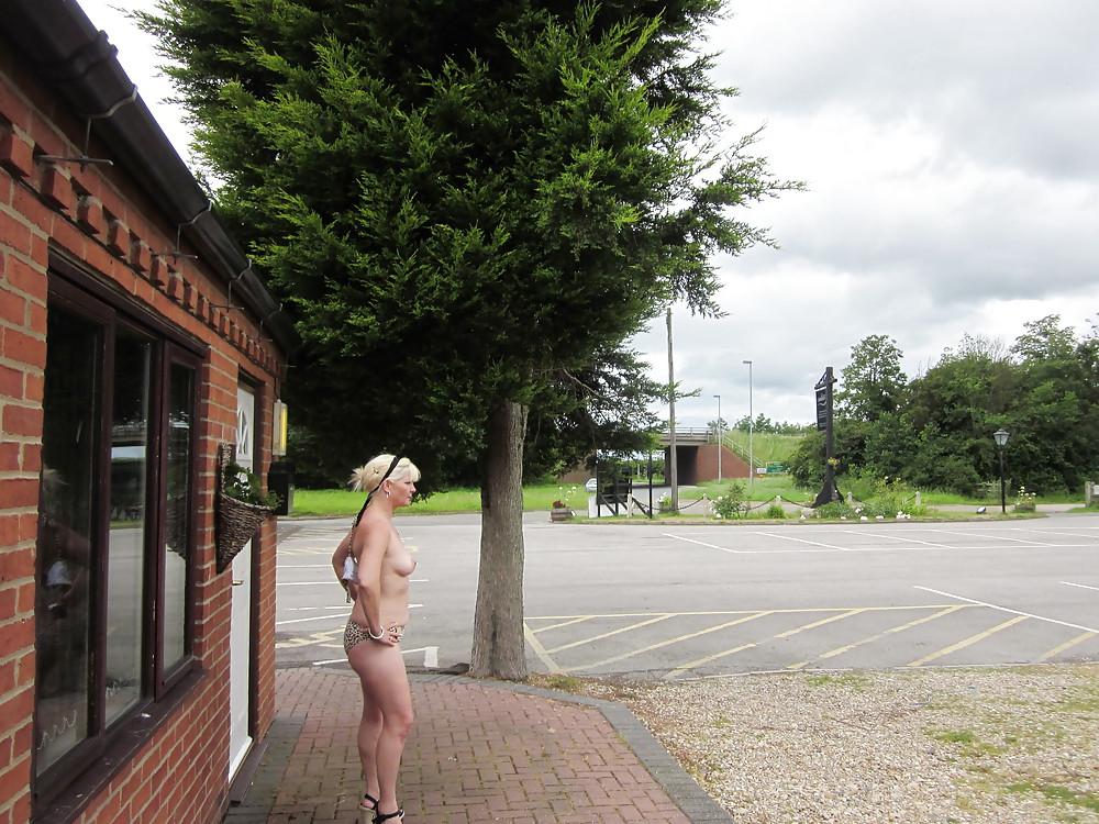 25P Lincs milf flashing, wanna know when next shoot planned