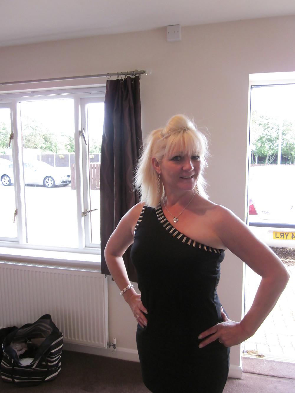 25P Lincs milf flashing, wanna know when next shoot planned