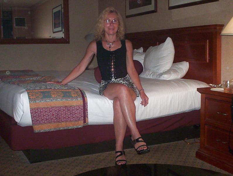 25P Hairy Mature Hotel Slut