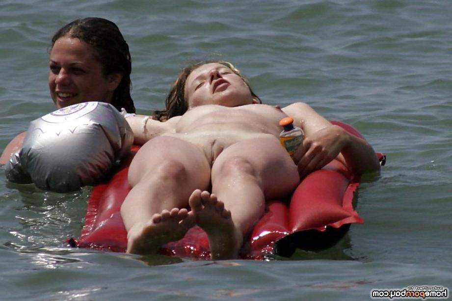 15P Super hot beach girls