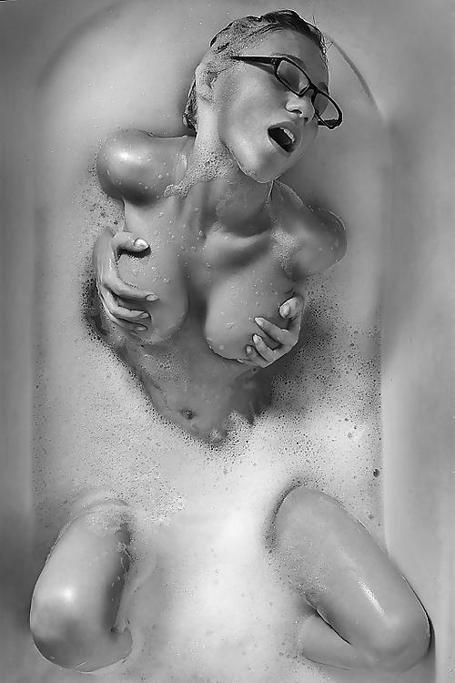 19P Black & White Seduction