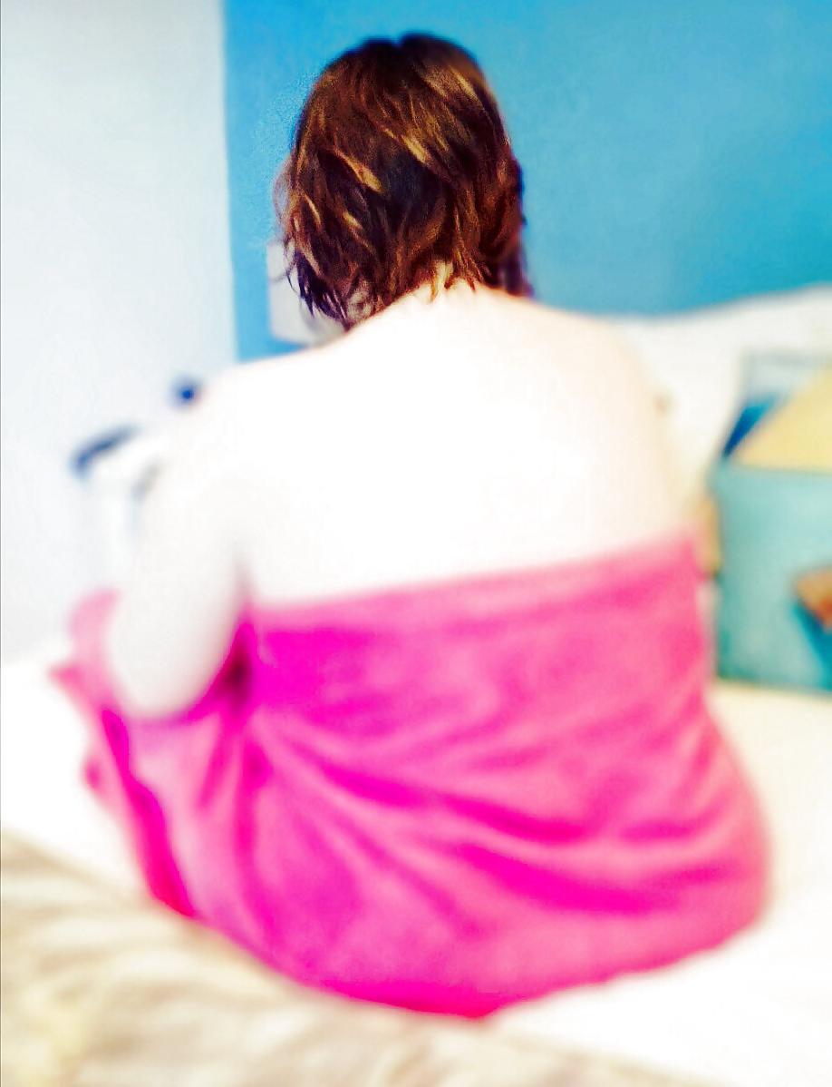 6P Juicy spread pawg pussy wide hips hairy milf
