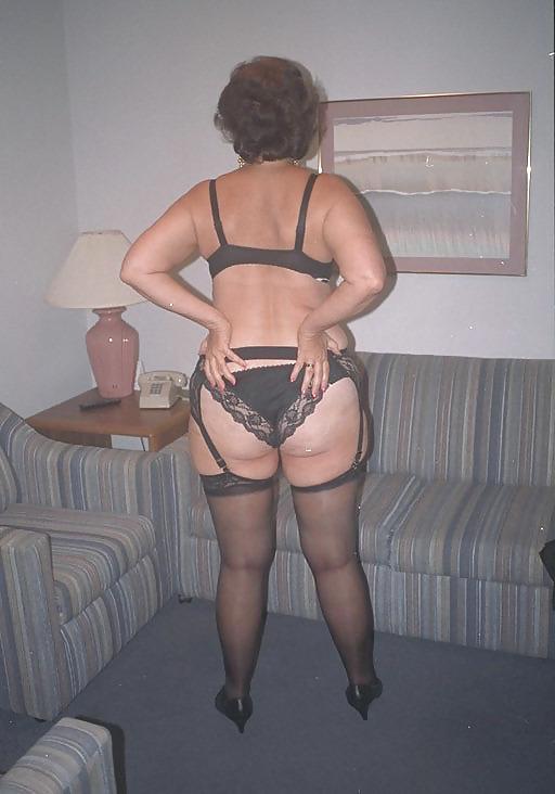 15P Mature Woman in Her Prime