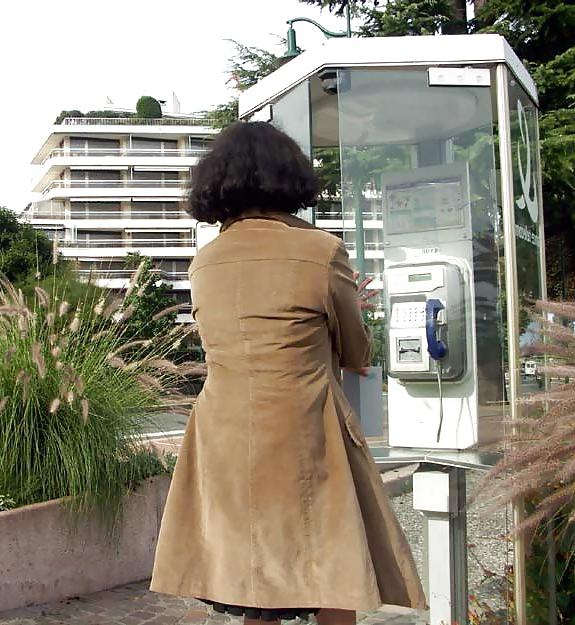25P Flashing In A Phone Booth