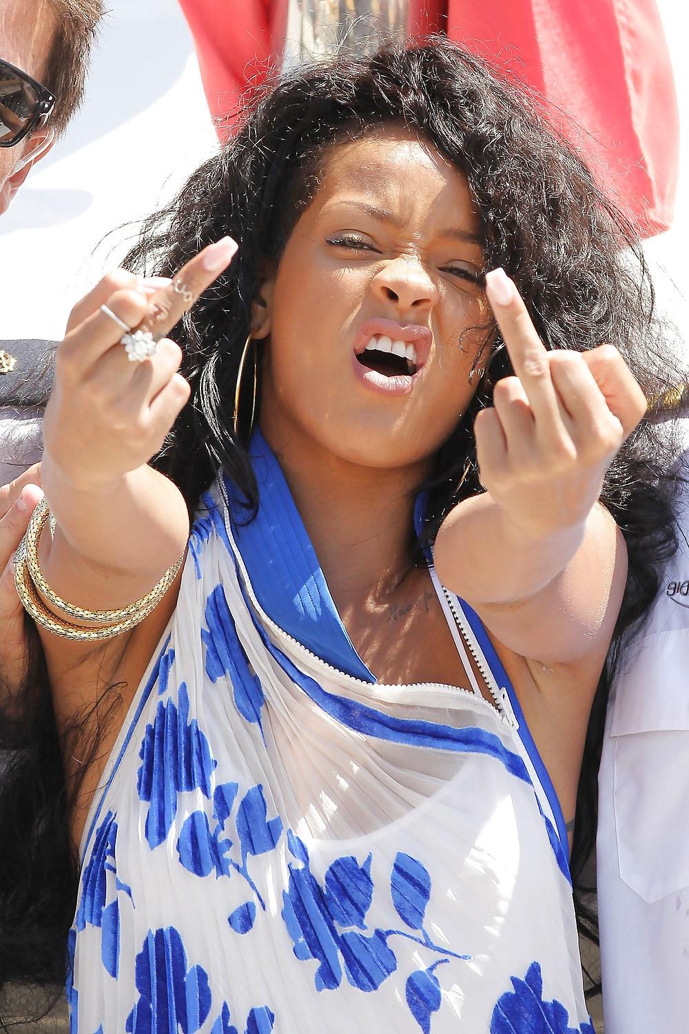 25P Rihanna on Yacht in Italy TIGHT FUCKABLE ASS