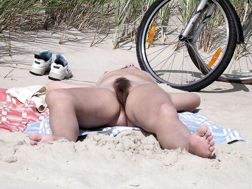 12P Close-ups on the beach - N. C. 