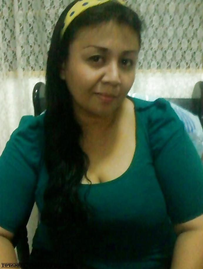 6P Indonesian hijab milf