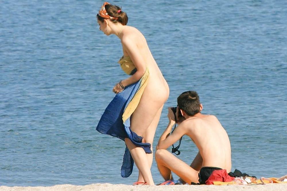 25P Beach undressing 9.
