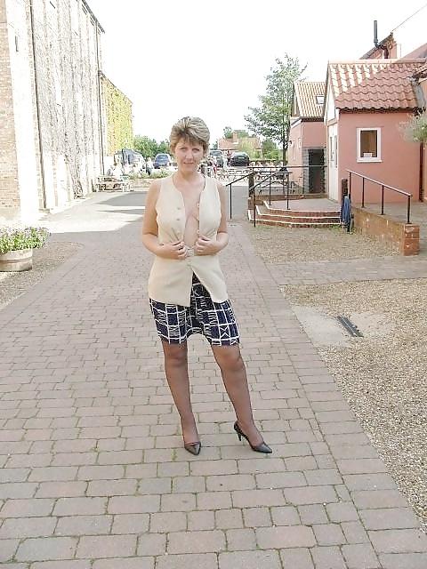 21P Naughty sara outdoor flashing