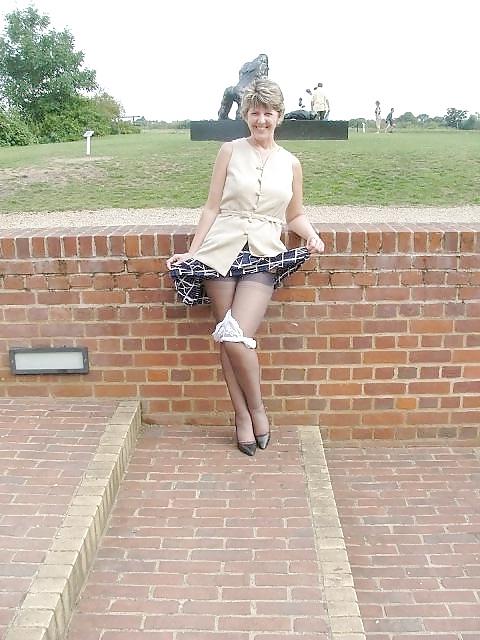21P Naughty sara outdoor flashing
