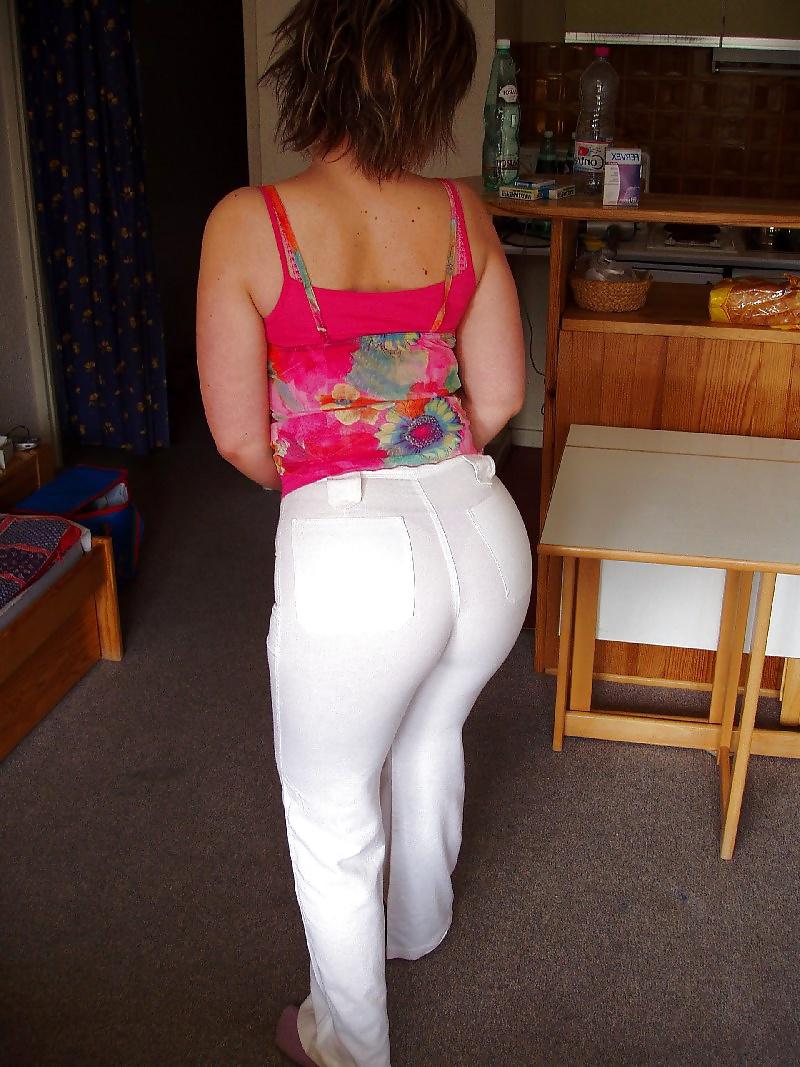 25P Sexy woman with a great ass
