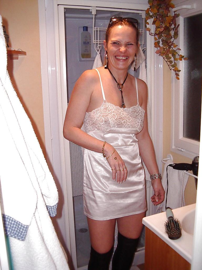 25P Mature woman who likes to do it (webfound)