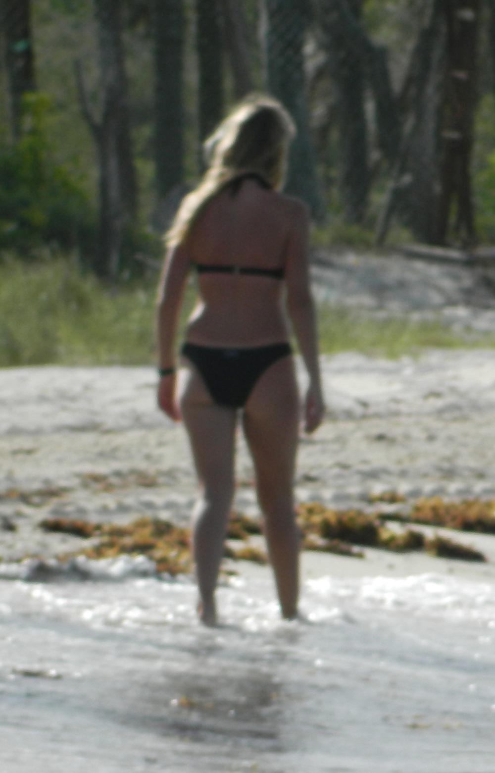 25P Sneaky beach shots part 2 - beach ass