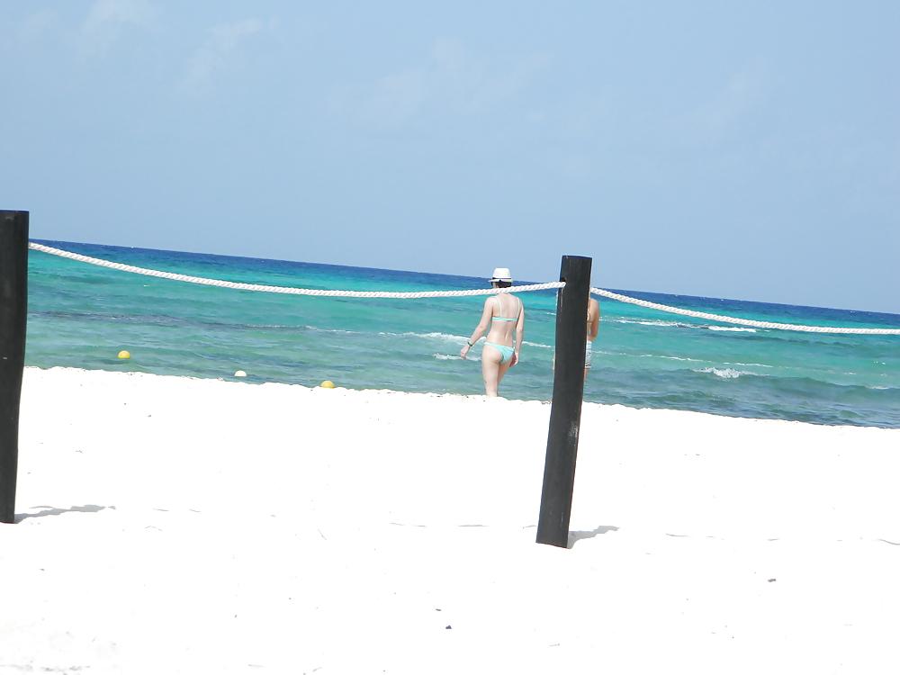 25P Sneaky beach shots part 2 - beach ass