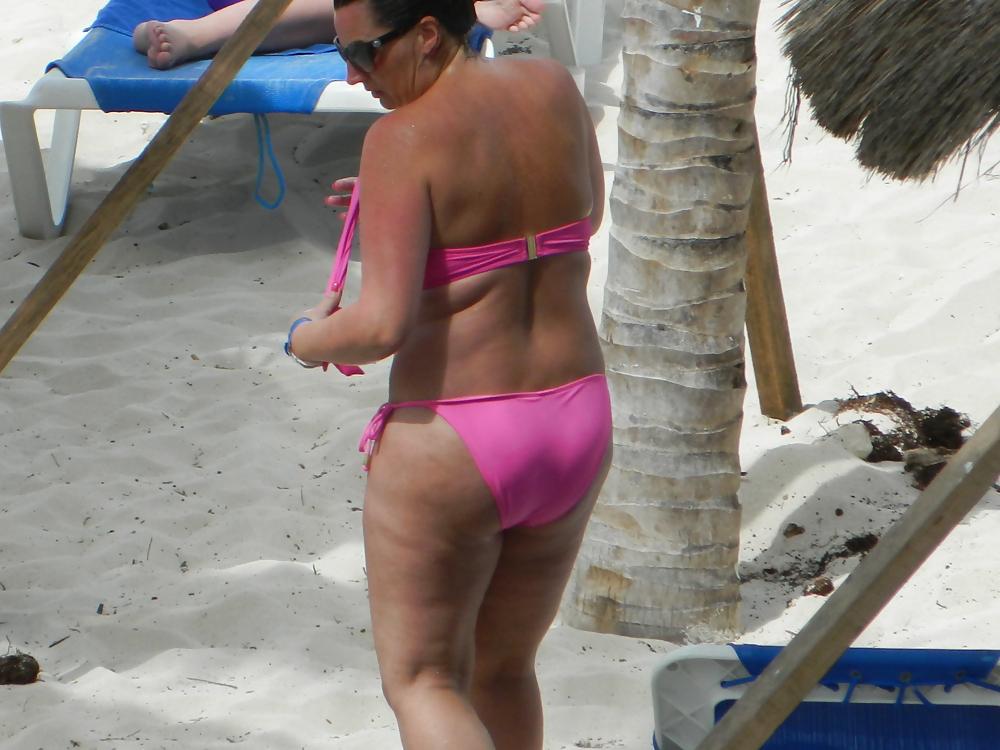 25P Sneaky beach shots part 2 - beach ass