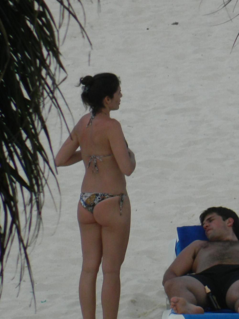 25P Sneaky beach shots part 2 - beach ass