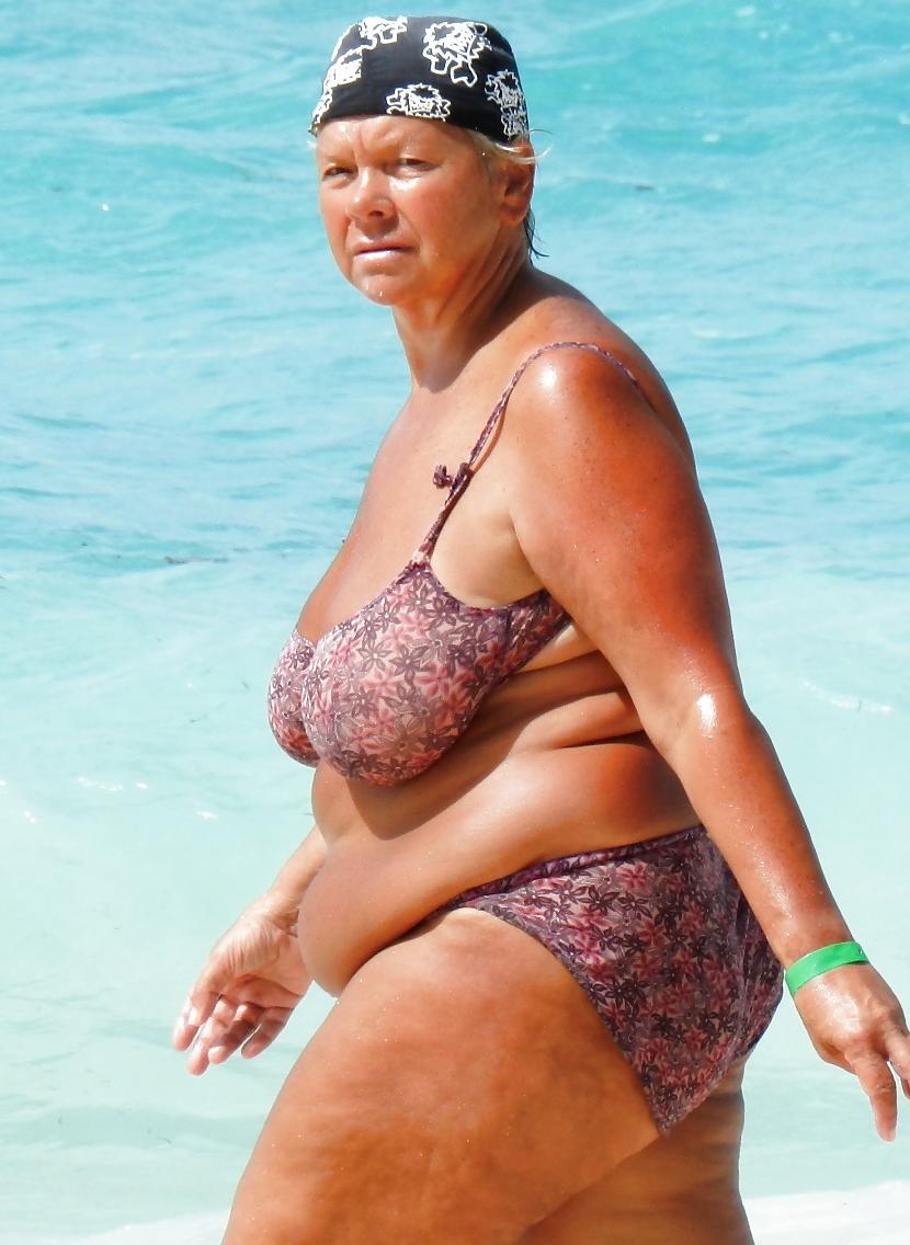 22P Beach boobs milfs and grannies 4