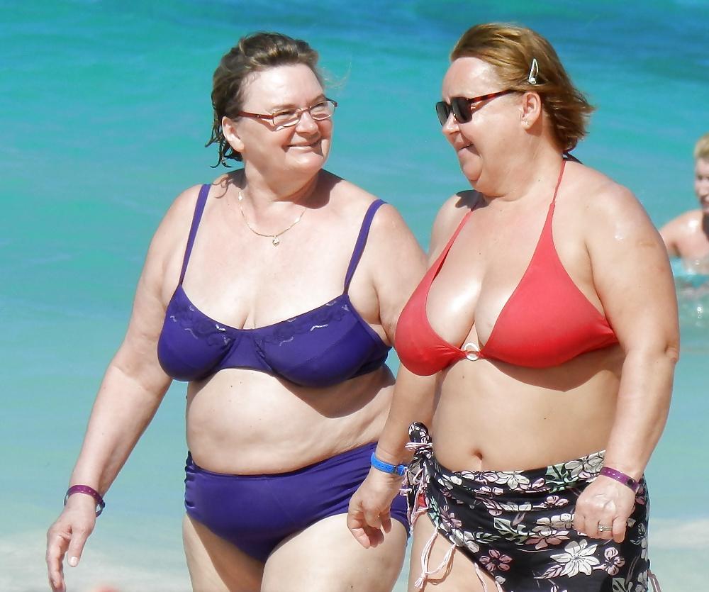 22P Beach boobs milfs and grannies 4