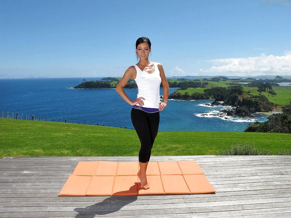 25P Nude Yoga