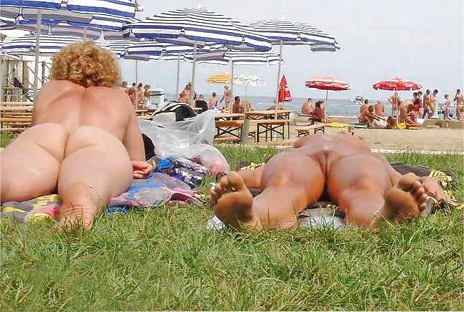 20P Nude voyeur beach