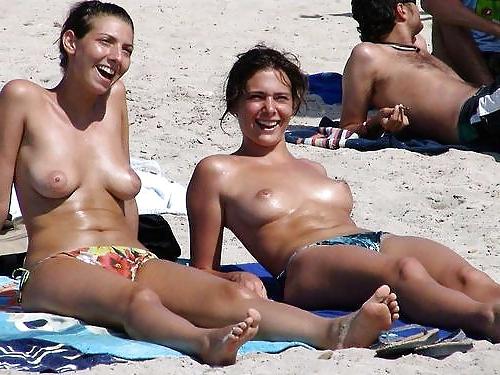 25P Beach Group Tits 3