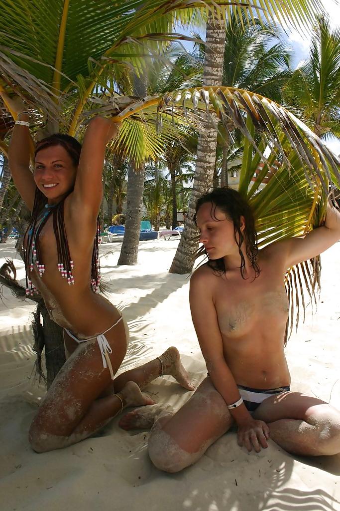 25P Naked on the beach 4