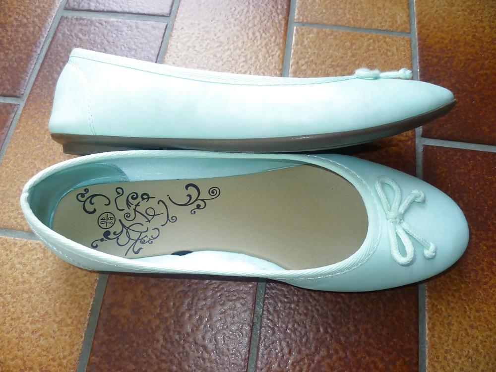 17P Weisse Ballerinas mit Nylons und Sperma