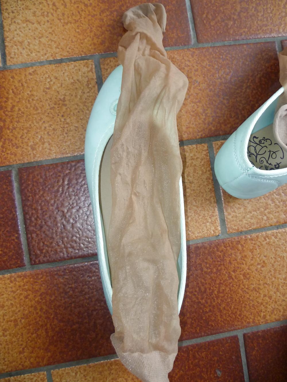 17P Weisse Ballerinas mit Nylons und Sperma